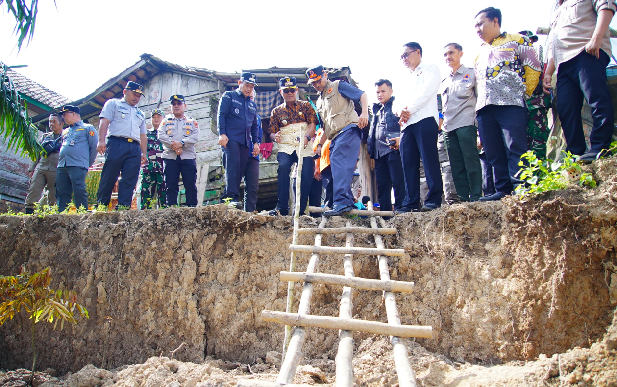 Wakil Bupati Muba Tinjau Lokasi Longsor di Sanga Desa